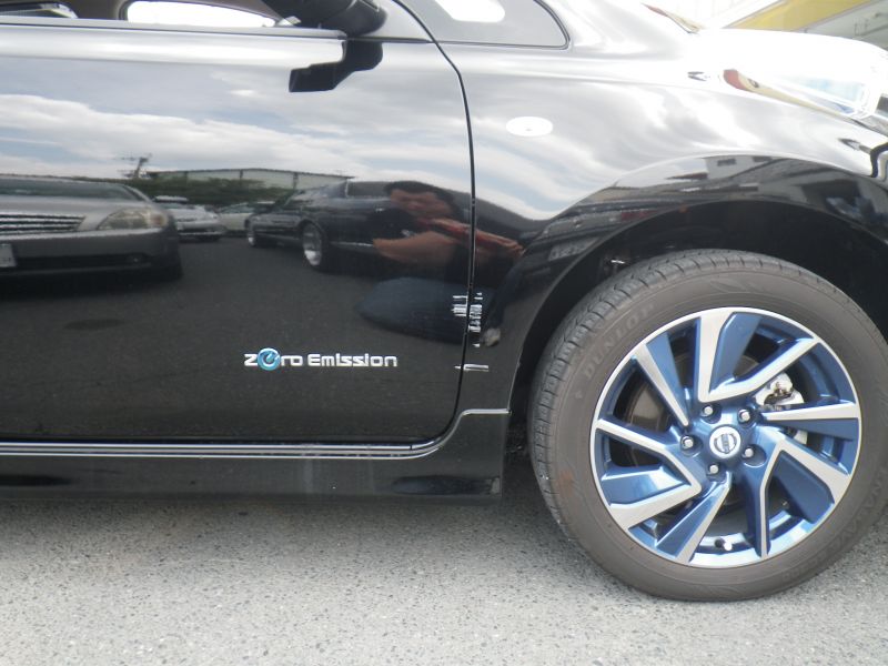 リーフ　右フロントフェンダ・右フロントドア